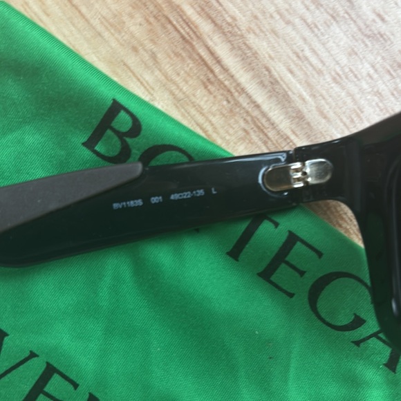Bottega Veneta Black Sunglasses - Picture 5 of 8